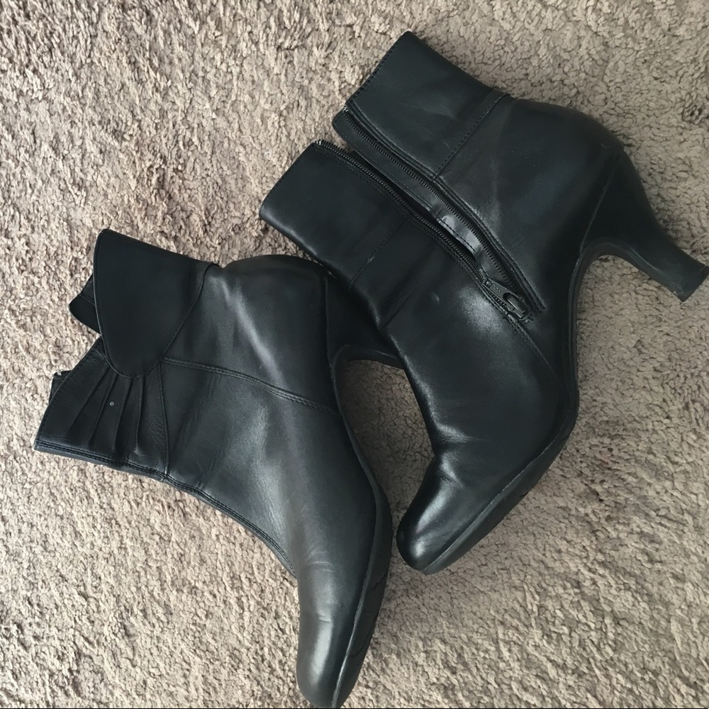 Black Hush Puppies Boots, size 10